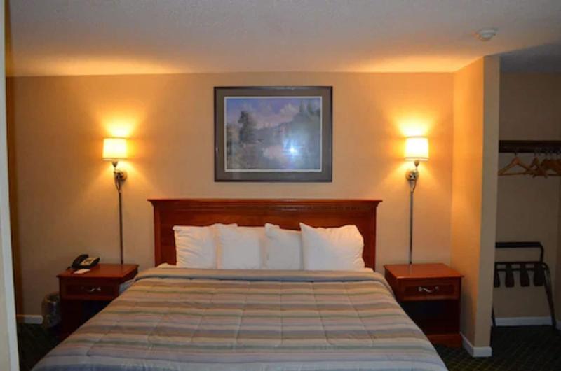 Hyannis Host Inn image