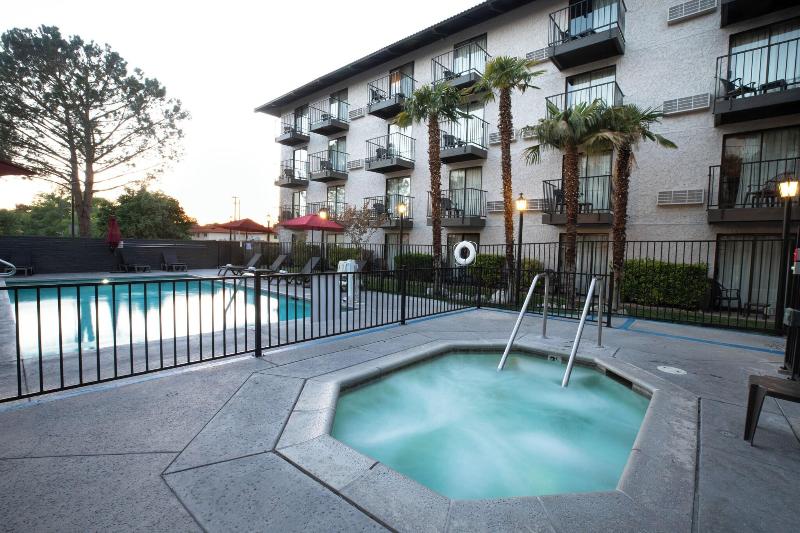 Oxnard Inn Lancaster image
