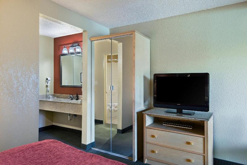 Oxnard Inn Lancaster image