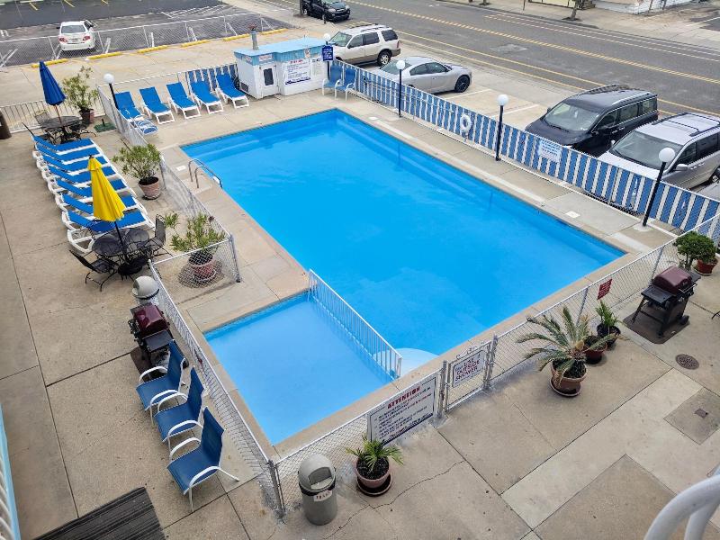 Quebec Motel — exterior view