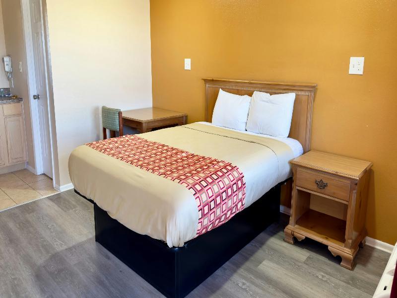 Regency Inn Hondo image