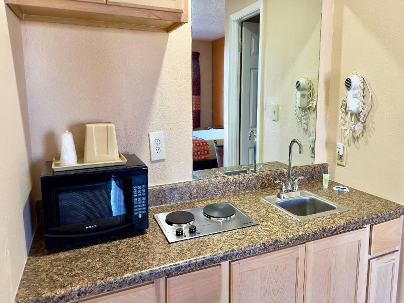 Regency Inn Hondo image