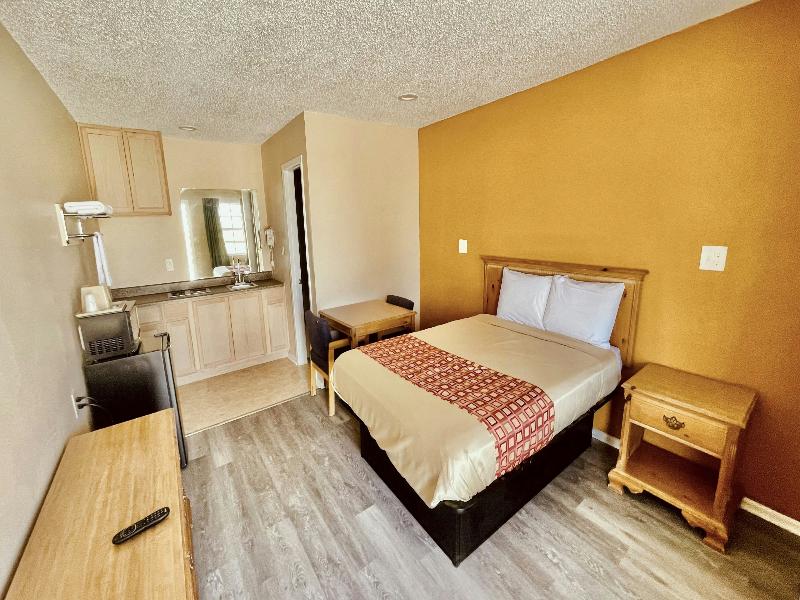 Regency Inn Hondo image