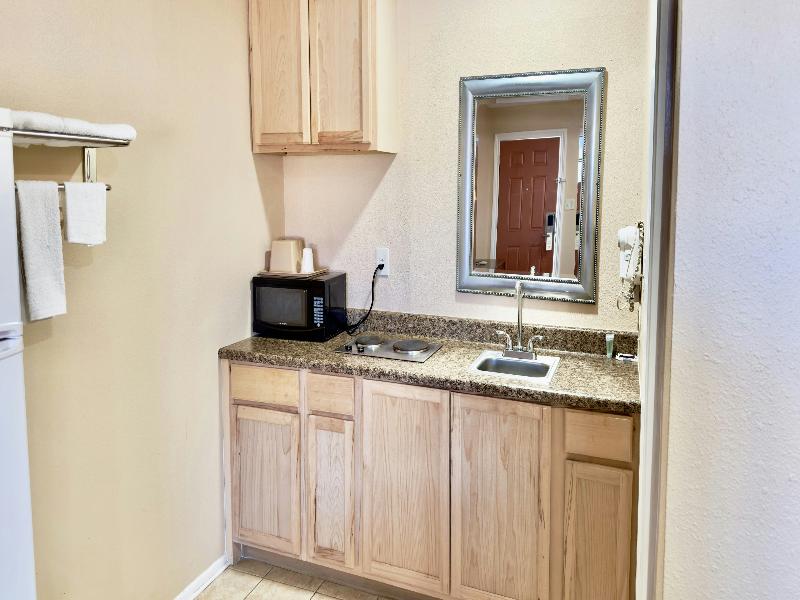 Regency Inn Hondo image