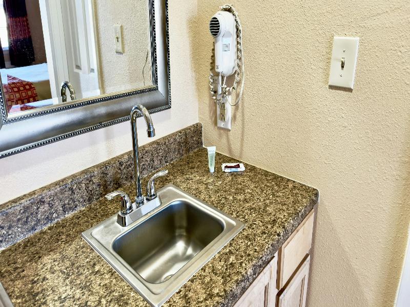 Regency Inn Hondo image