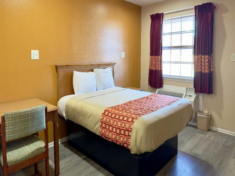 Regency Inn Hondo image