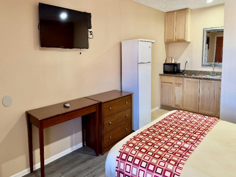 Regency Inn Hondo image