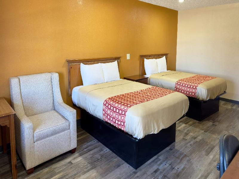 Regency Inn Hondo image