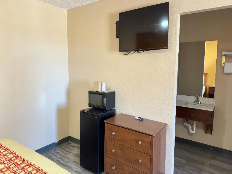 Regency Inn Hondo image