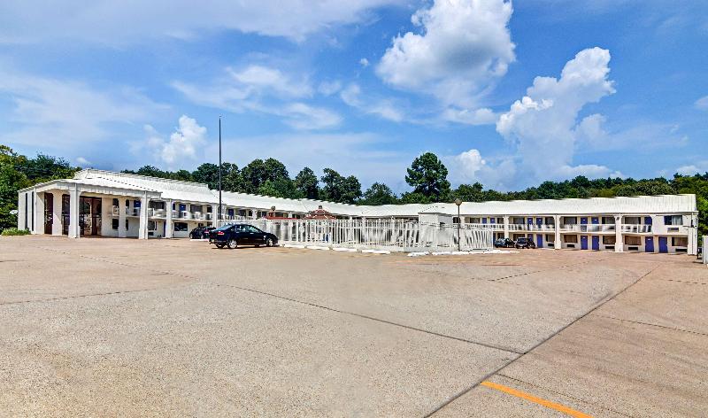 Motel 6 Lindale Tx image