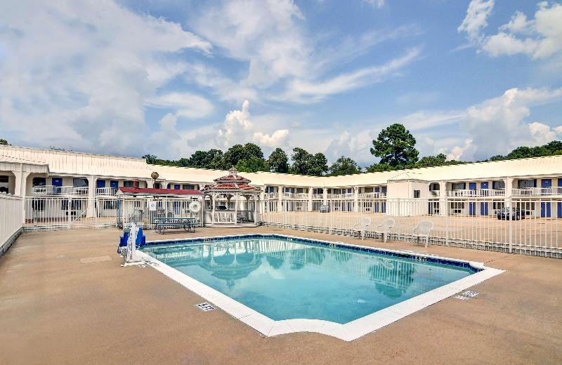 Motel 6 Lindale Tx image