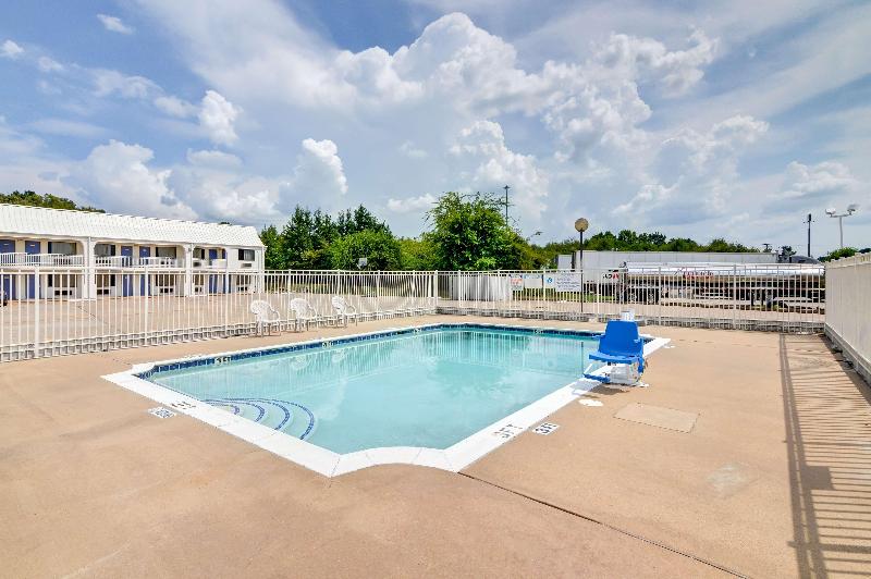 Motel 6 Lindale Tx image