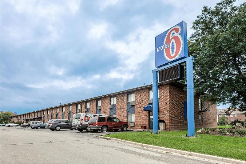 Motel 6 Oak Creek Wi image