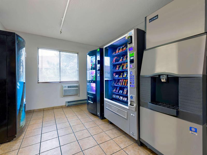 Motel 6 Oak Creek Wi image