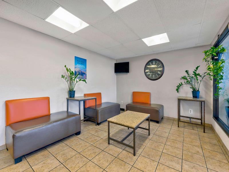 Motel 6 Oak Creek Wi image