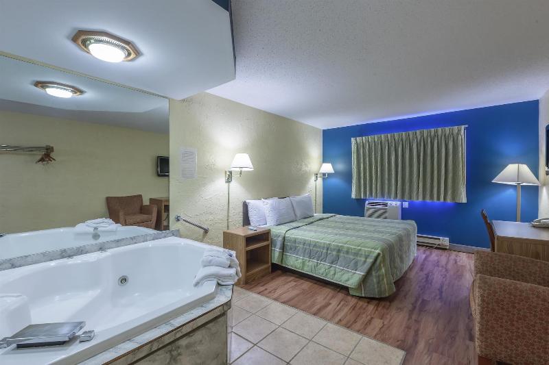 Motel 6 Oak Creek Wi image