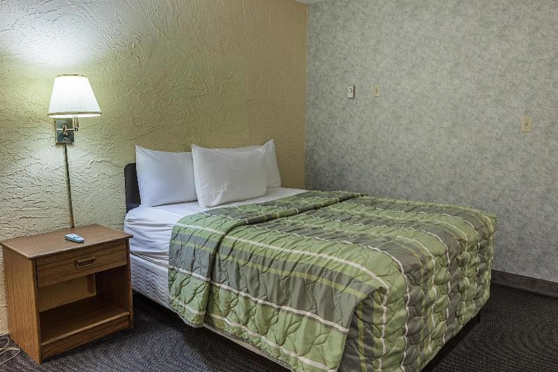 Motel 6 Oak Creek Wi image