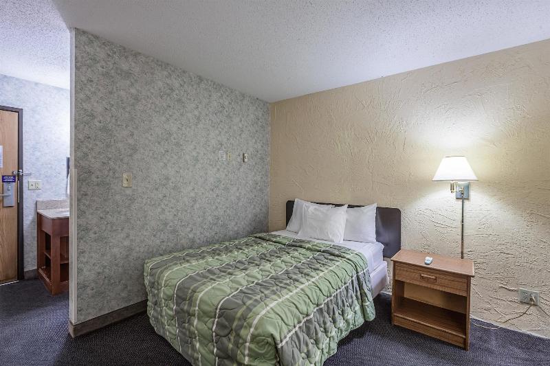 Motel 6 Oak Creek Wi image