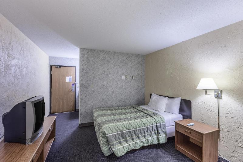 Motel 6 Oak Creek Wi image