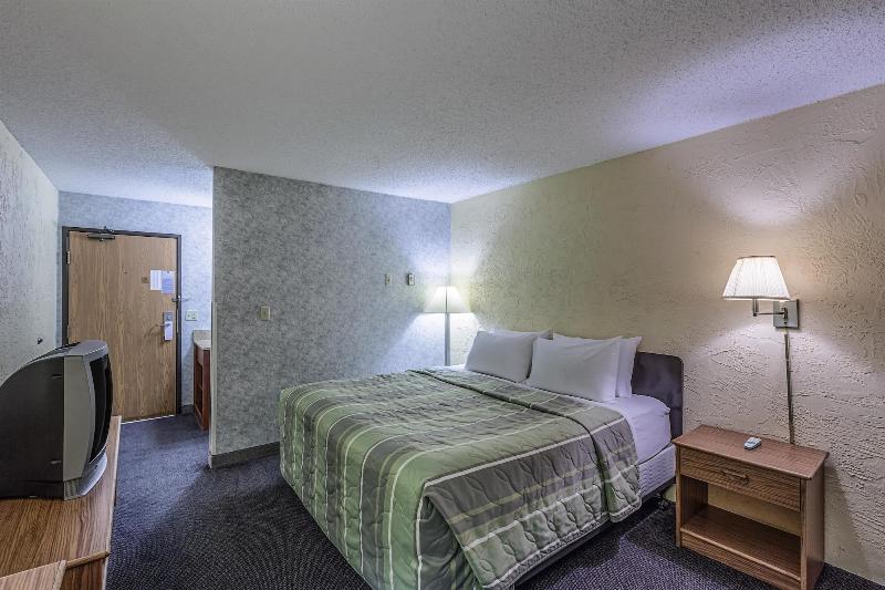 Motel 6 Oak Creek Wi image