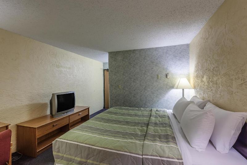 Motel 6 Oak Creek Wi image