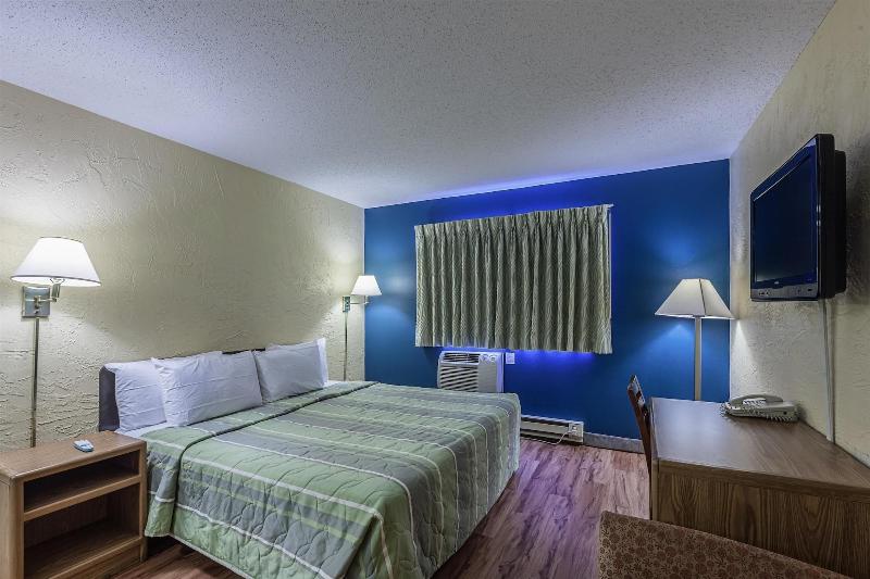 Motel 6 Oak Creek Wi image