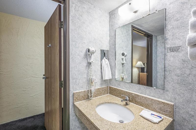 Motel 6 Oak Creek Wi image