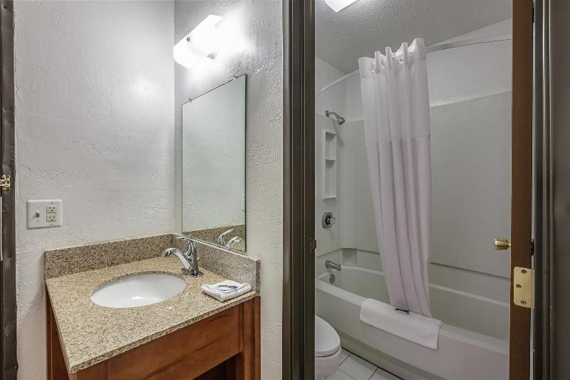 Motel 6 Oak Creek Wi image
