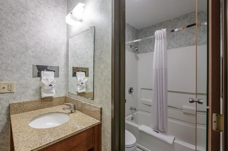 Motel 6 Oak Creek Wi image