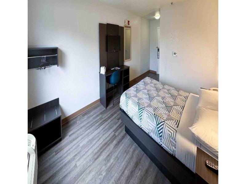 Motel 6 Glenview, Il - Chicago North image