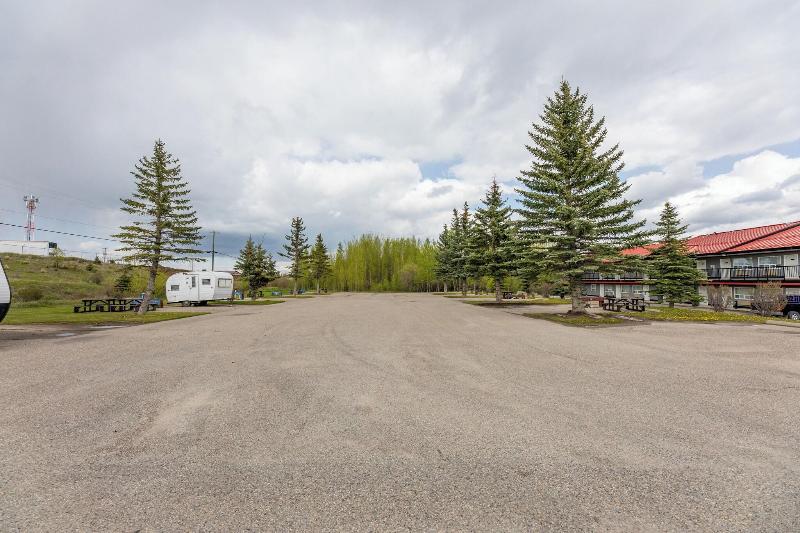 Bcmi Inn Hinton image