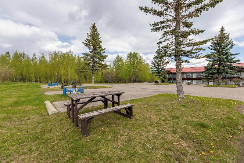 Bcmi Inn Hinton image 3