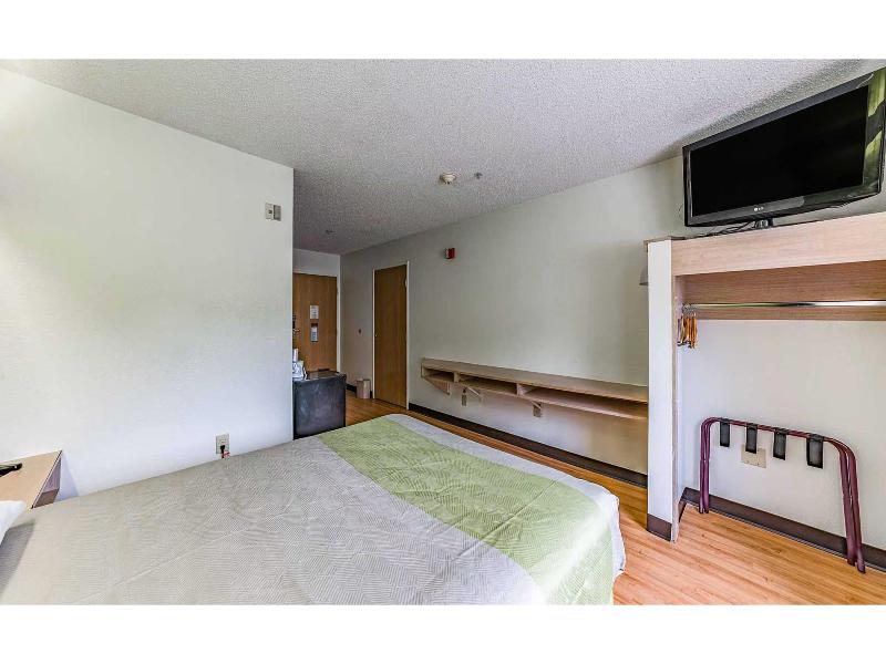 Motel 6 Charlotte, Nc - University image