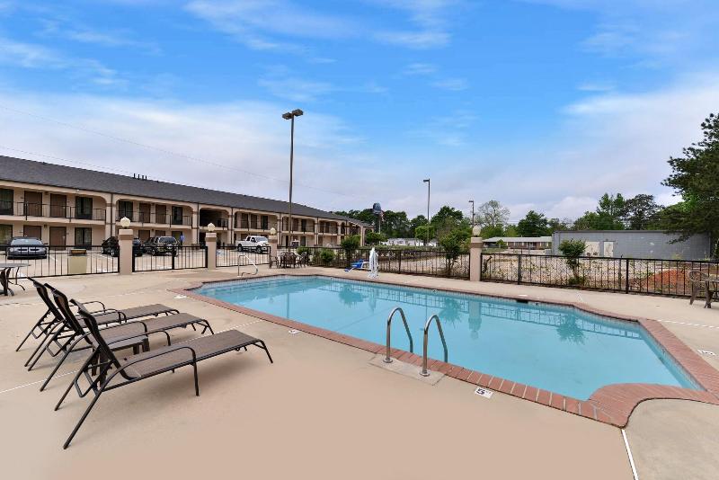 Mockingbird Inn Suites image