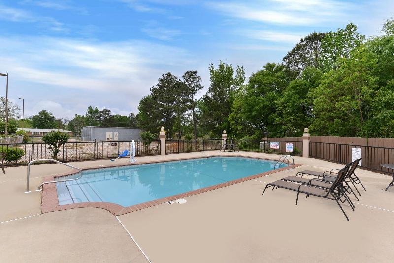 Mockingbird Inn Suites image