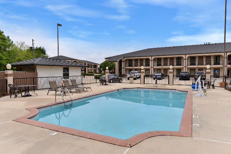 Mockingbird Inn Suites image
