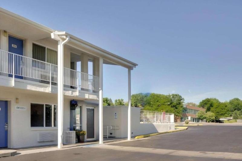 Park Inn By Radisson, Lakewood - Image 1