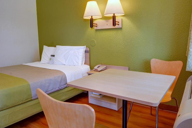 Motel 6 Eugene South Springfield image