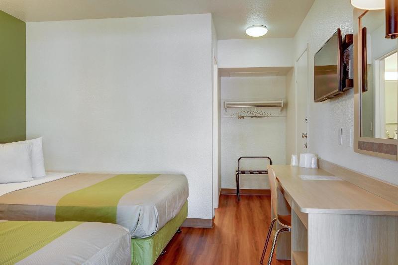 Motel 6 Eugene South Springfield image