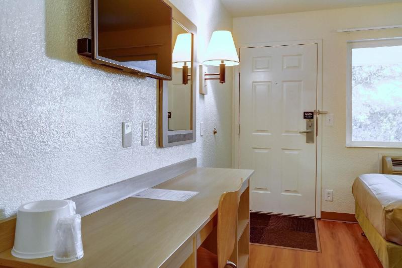 Motel 6 Eugene South Springfield image