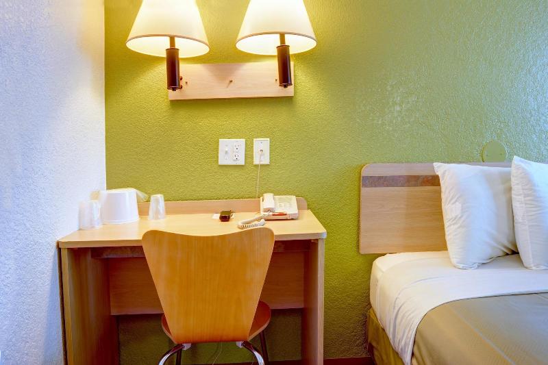 Motel 6 Eugene South Springfield image