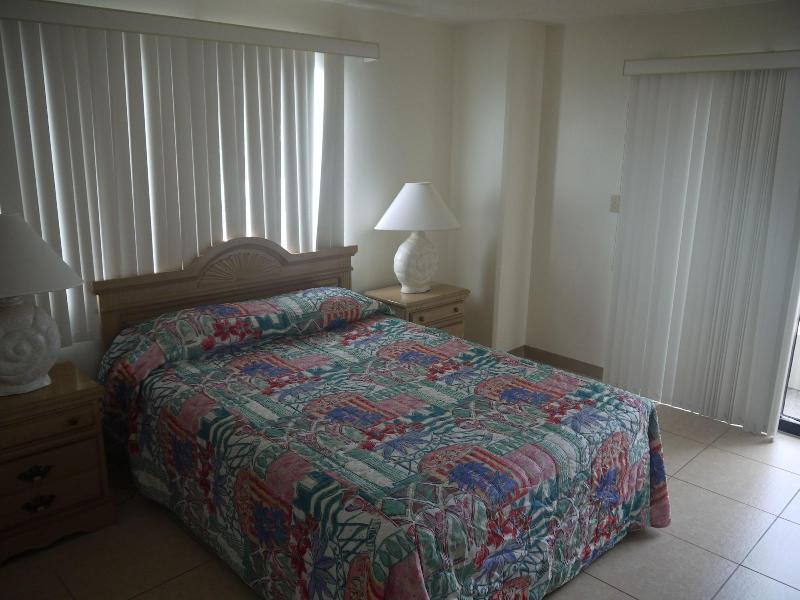 Aquarius Beach Tower image