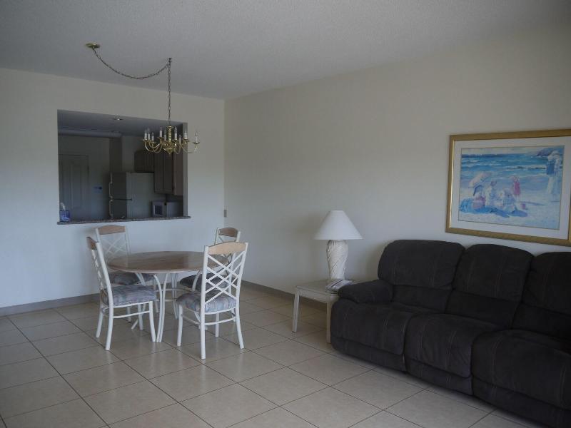 Aquarius Beach Tower image