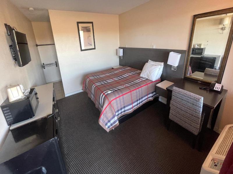 Regal Motel In Las Vegas New Mexico image