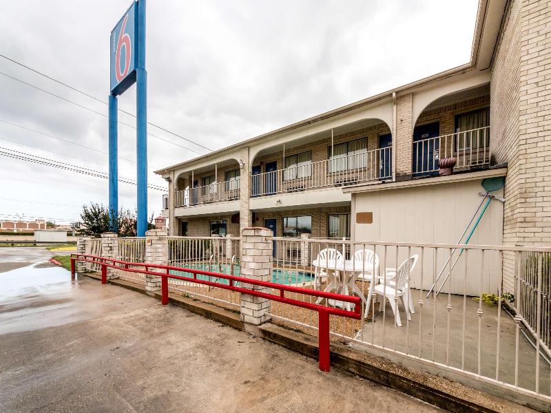 MOTEL 6 SAN ANTONIO SPLASHTOWN