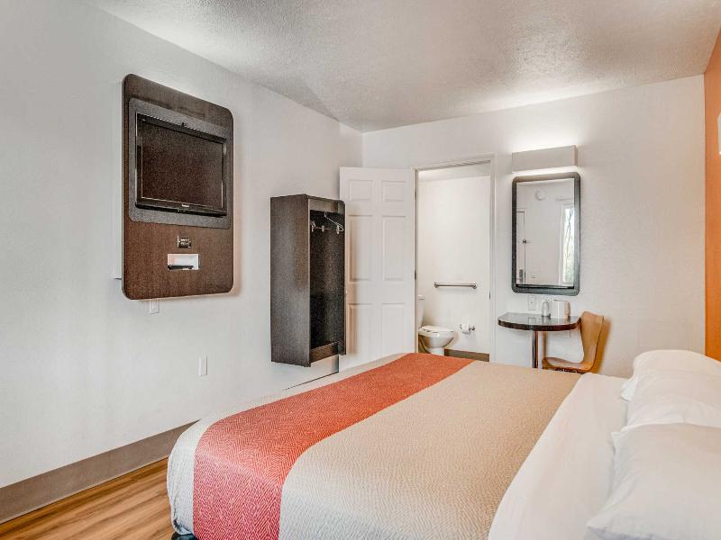 Motel 6 Youngstown, Oh GA image