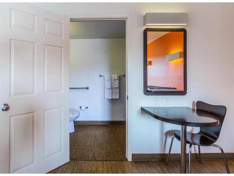 Motel 6 Youngstown, Oh GA image