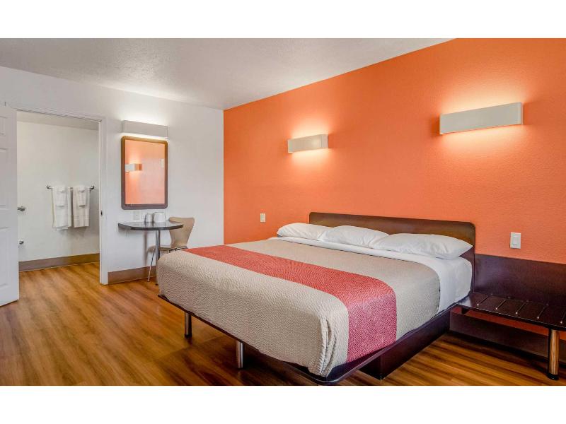 Motel 6 Youngstown, Oh GA image