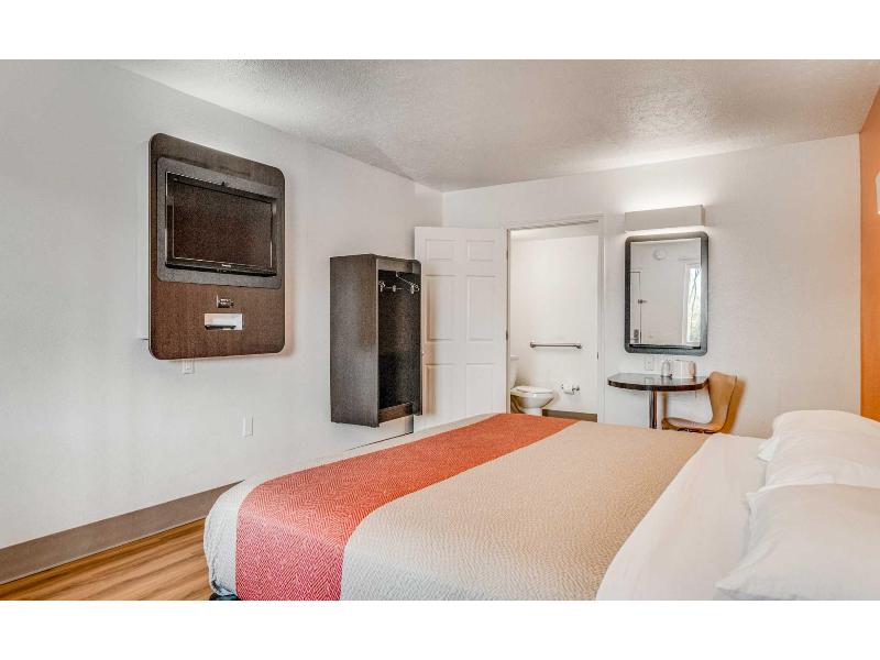 Motel 6 Youngstown, Oh GA image