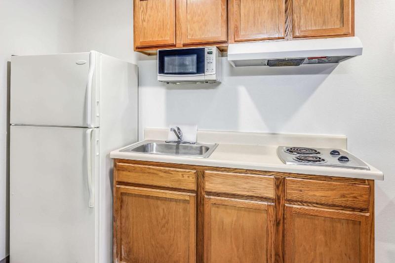 Woodspring Suites Tallahassee East image